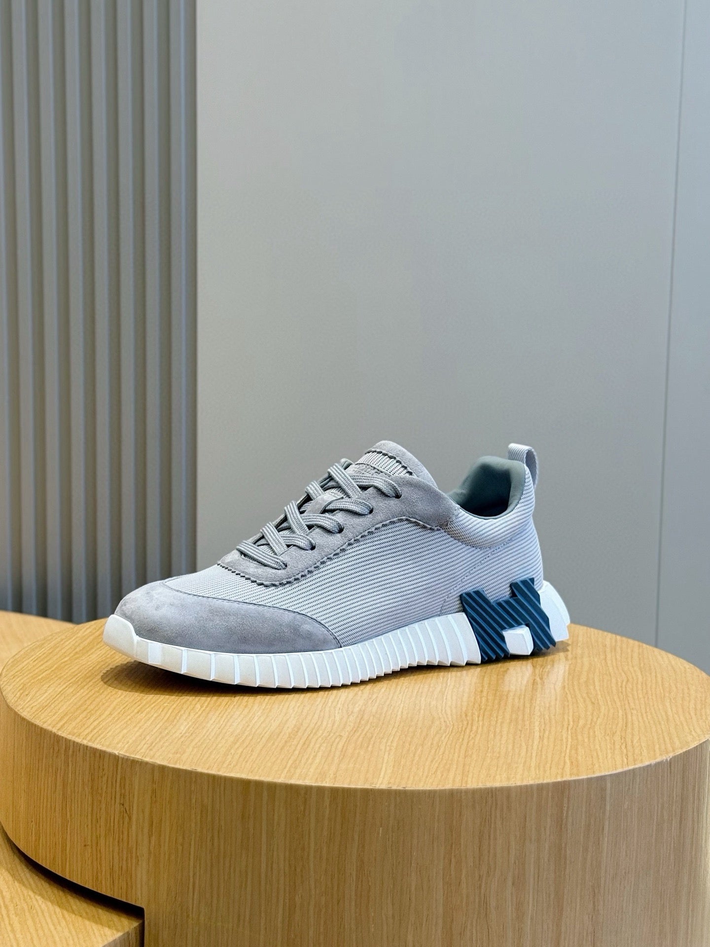 Sneakers Hermès Premium Gris Clair – Luxe & Confort