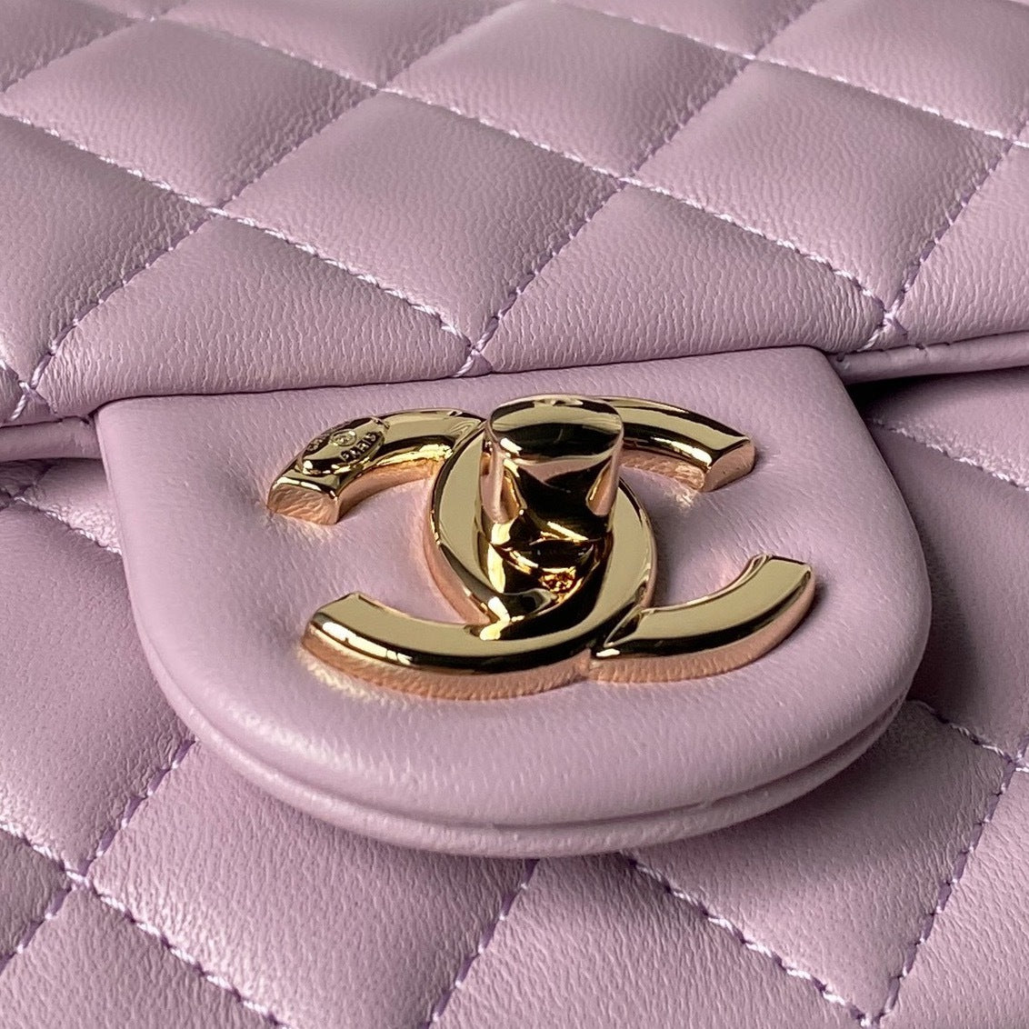 Mini Sac Chanel Matelassé Gold – Blanc & Rose Pastel
