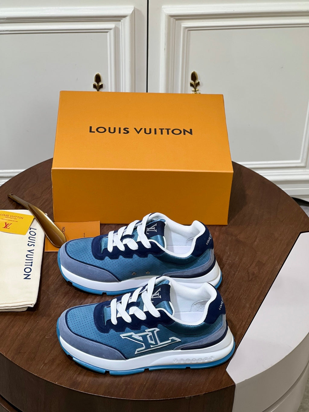 Louis Vuitton Runner Bleu Glacier