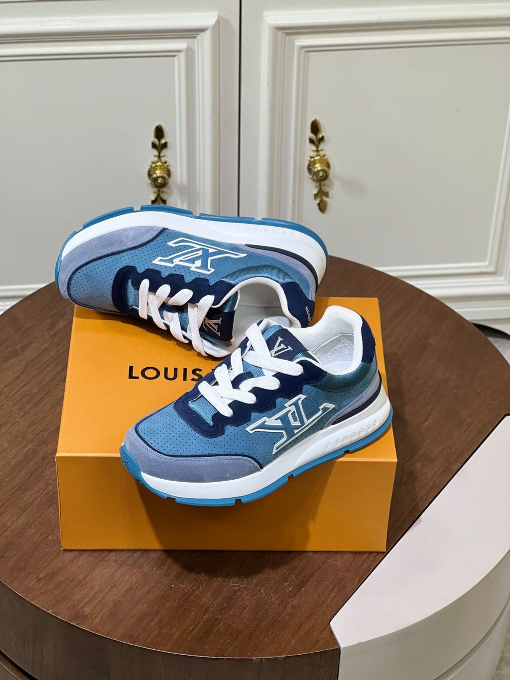 Louis Vuitton Runner Bleu Glacier