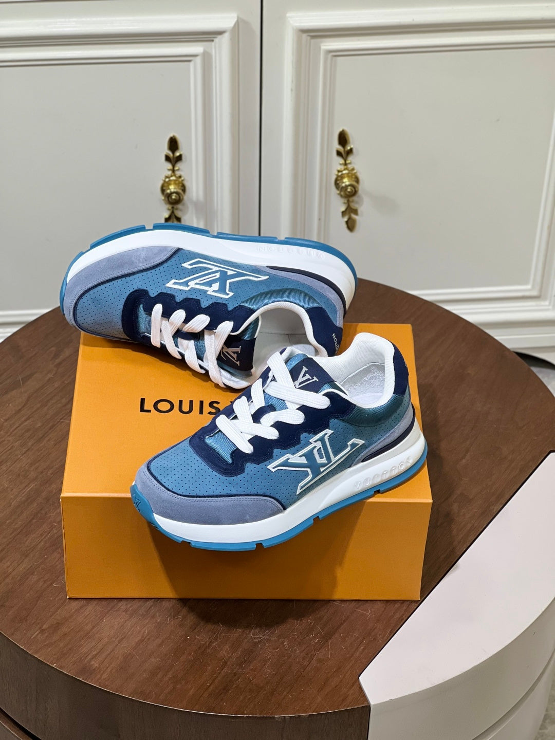 Louis Vuitton Runner Bleu Glacier