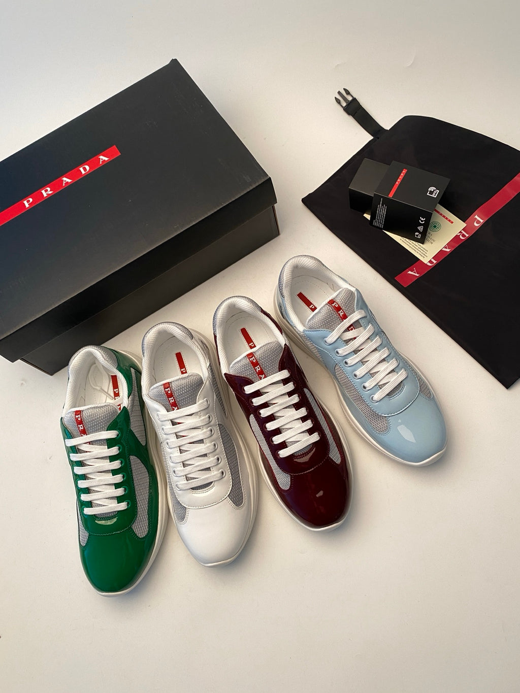 Prada Sneakers Noires Vernies – Modèle Luxe