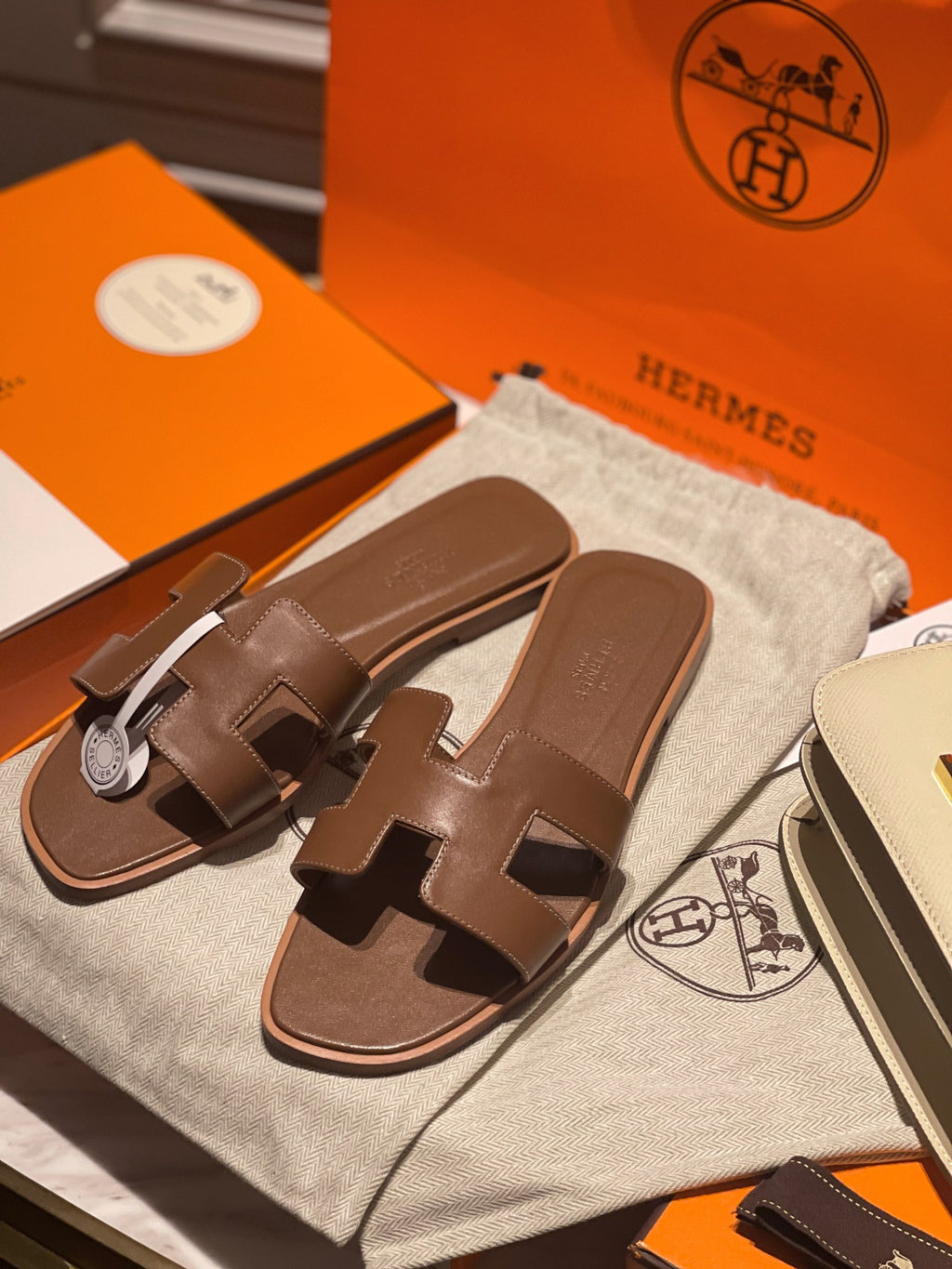 Claquettes Hermès Oran – Élégance & confort premium