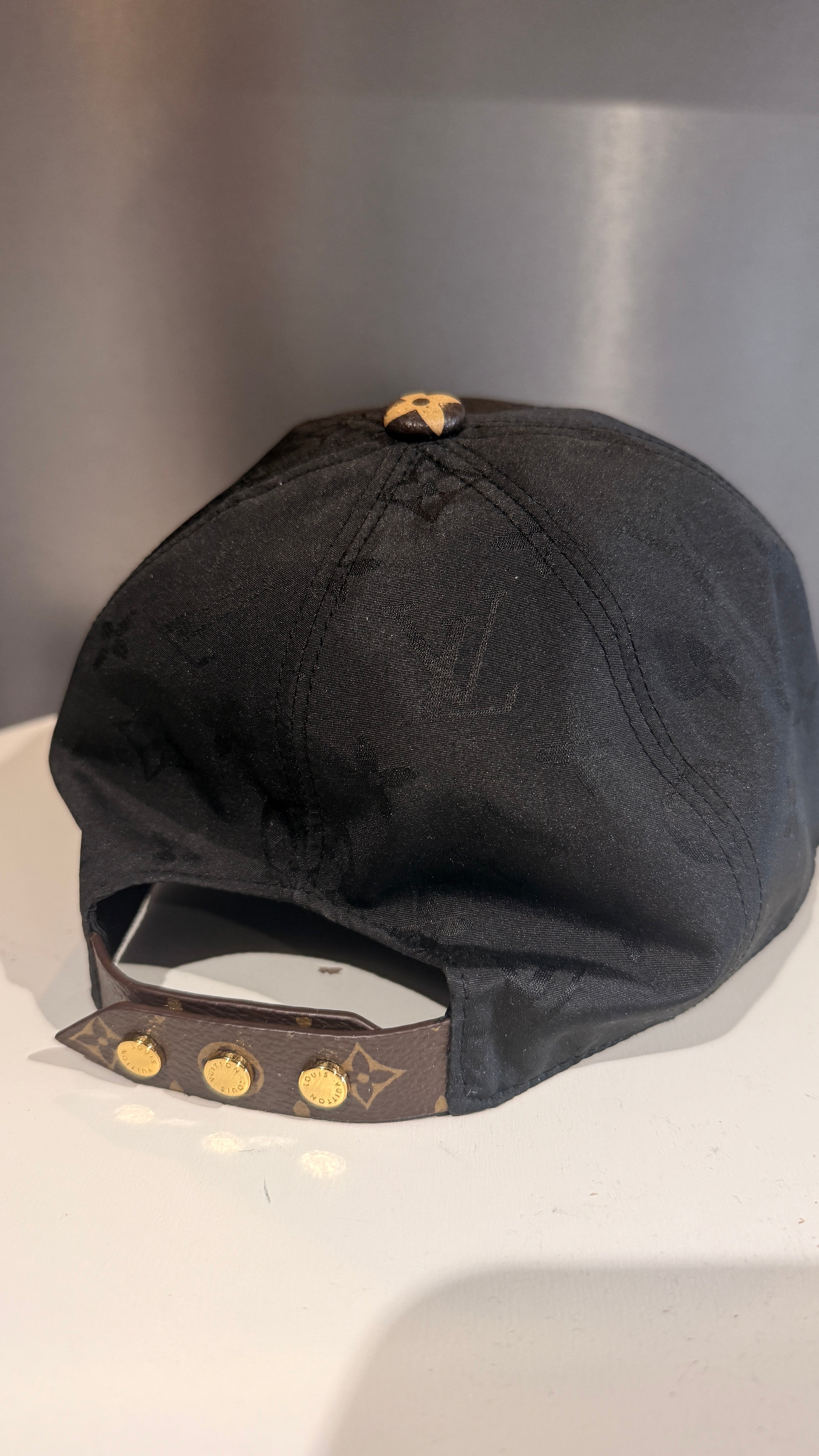 Casquette Louis Vuitton Monogram – Noir & Brown Iconique
