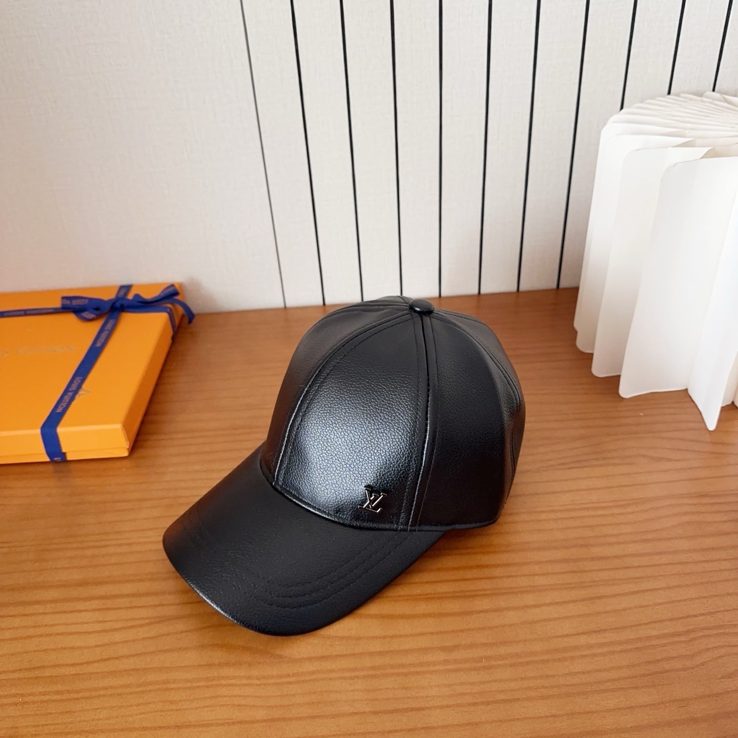 Casquette Louis Vuitton Cuir Noir – Design Luxe Premium