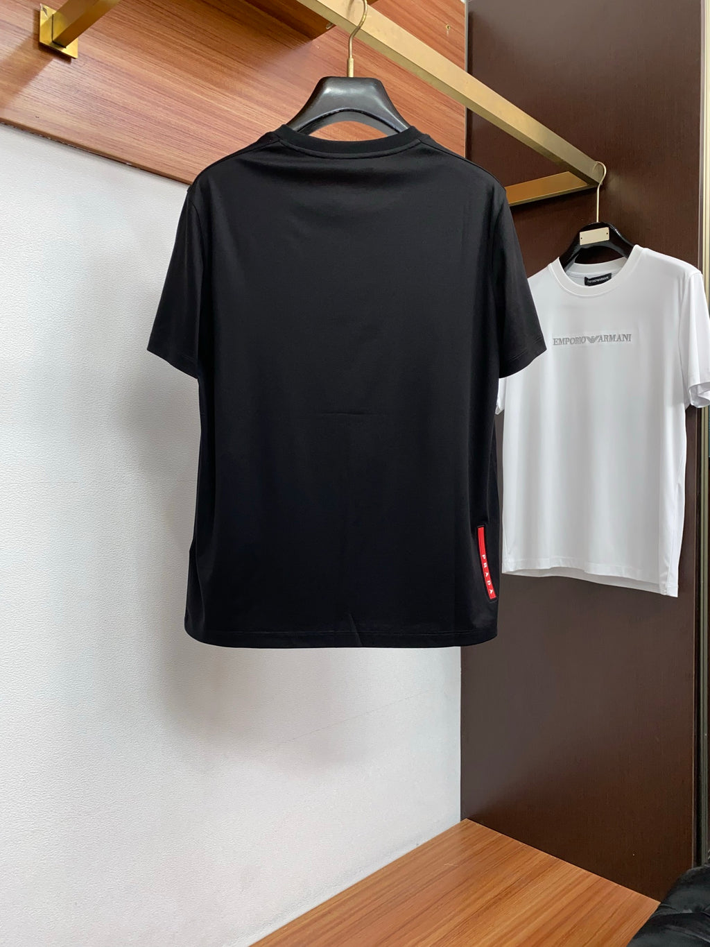 T-Shirt Prada Triangle Premium – Collection Essential