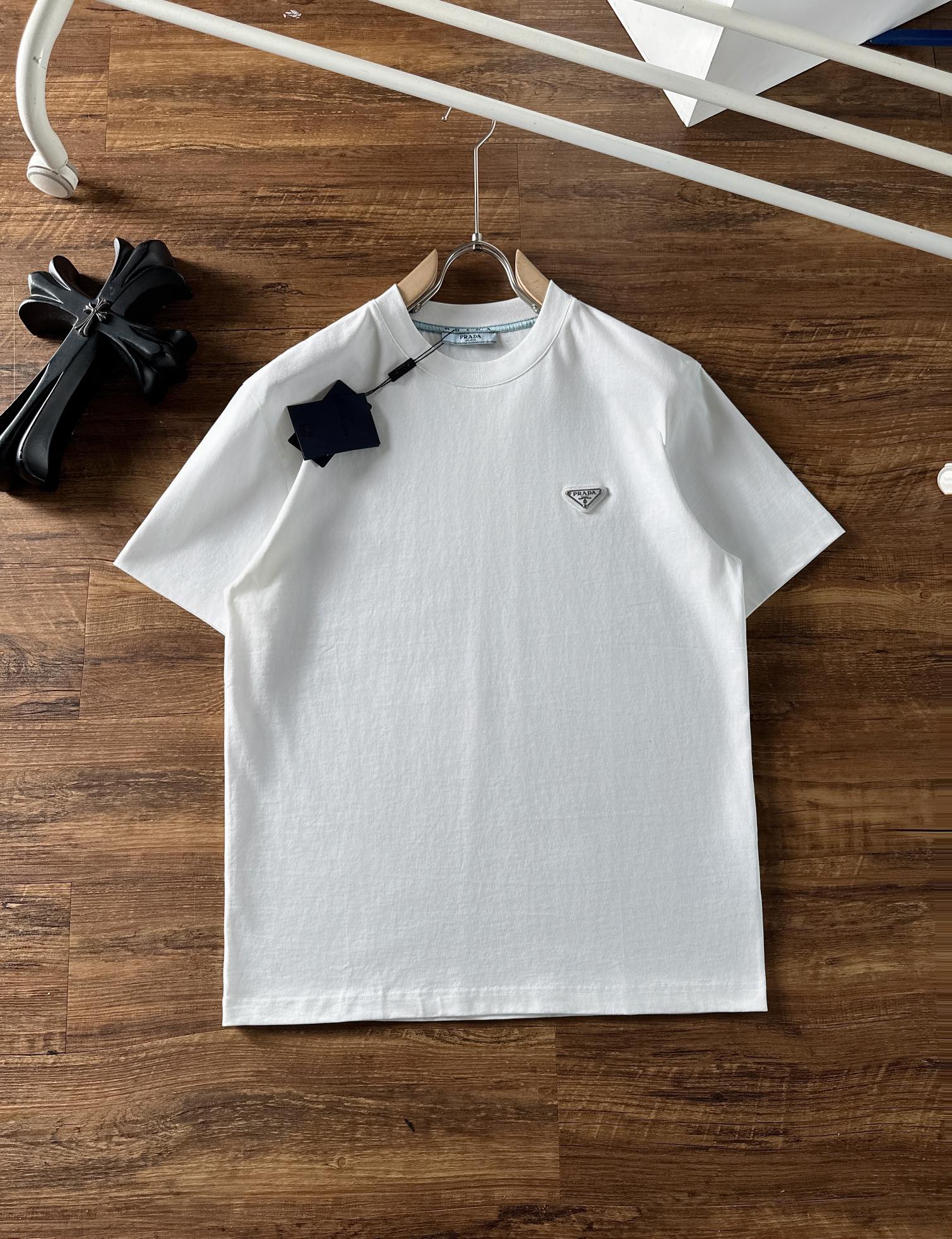 T-Shirt Prada Triangle Premium – Collection Essential