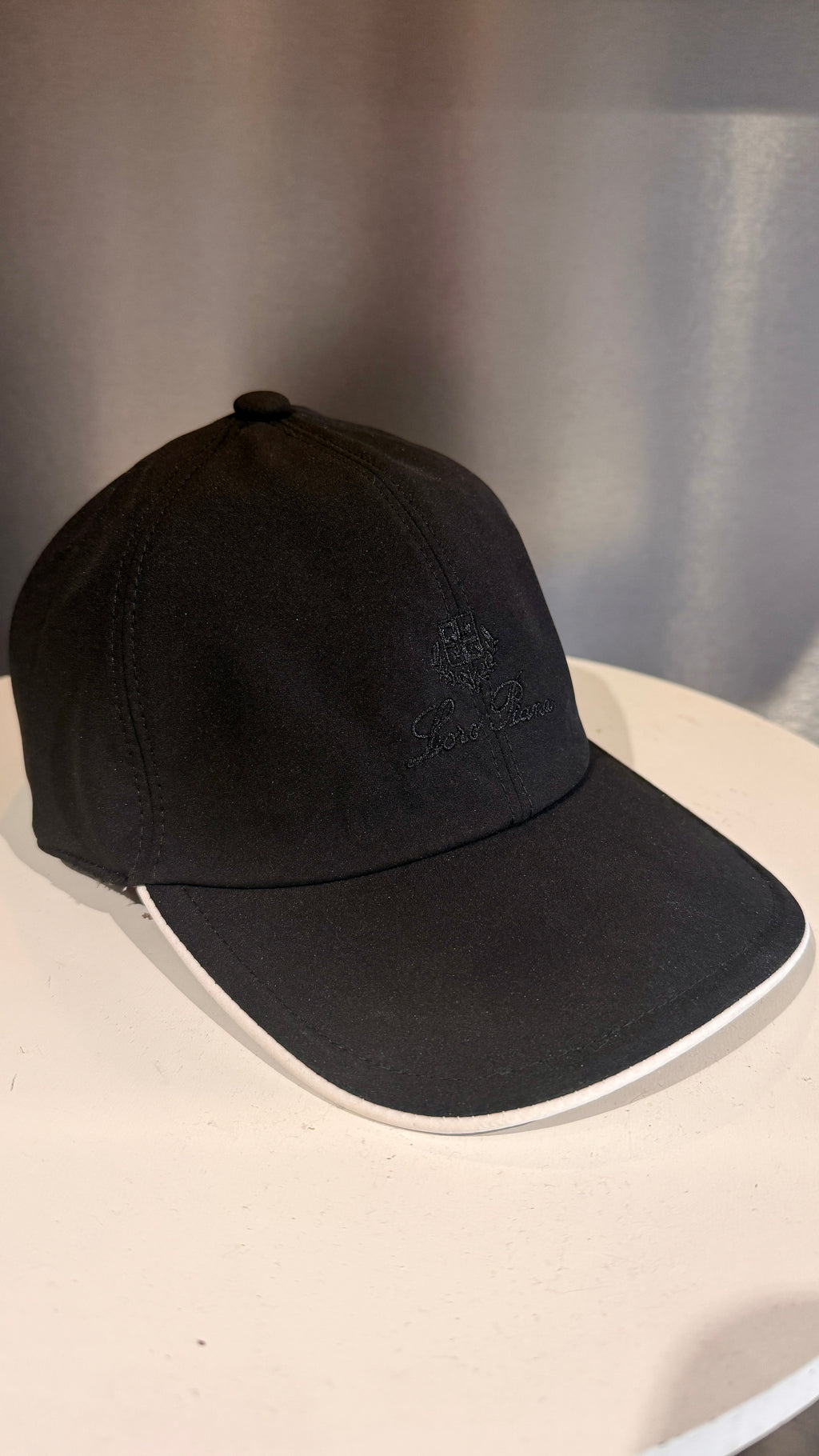 Casquette Loro Piana Noir Premium – Élégance Minimaliste