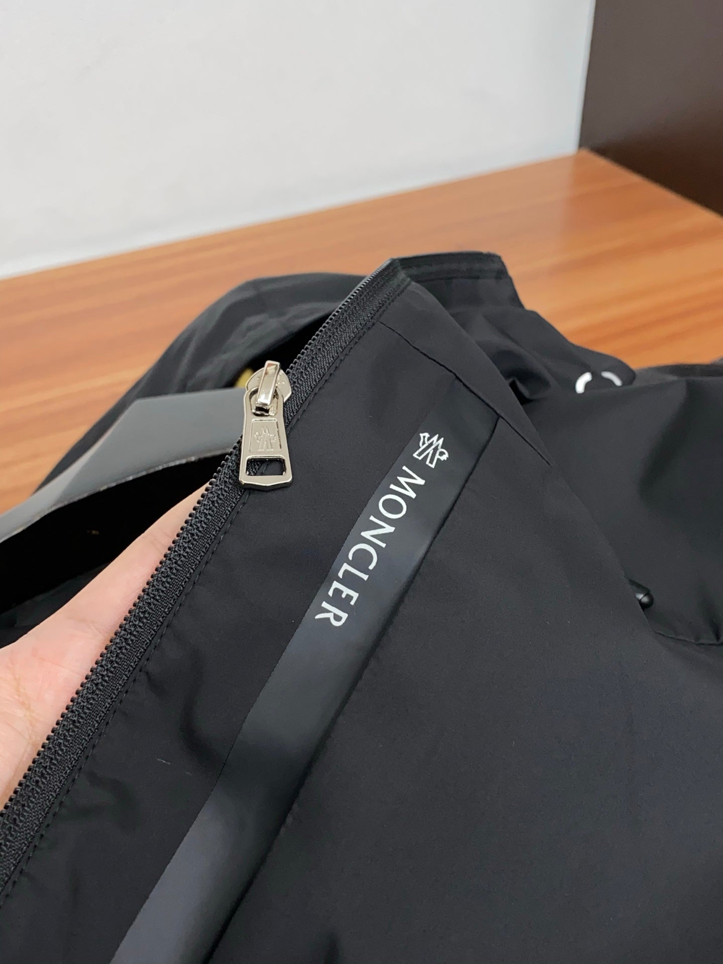 Veste Moncler Coupe-Vent Premium – Black Edition