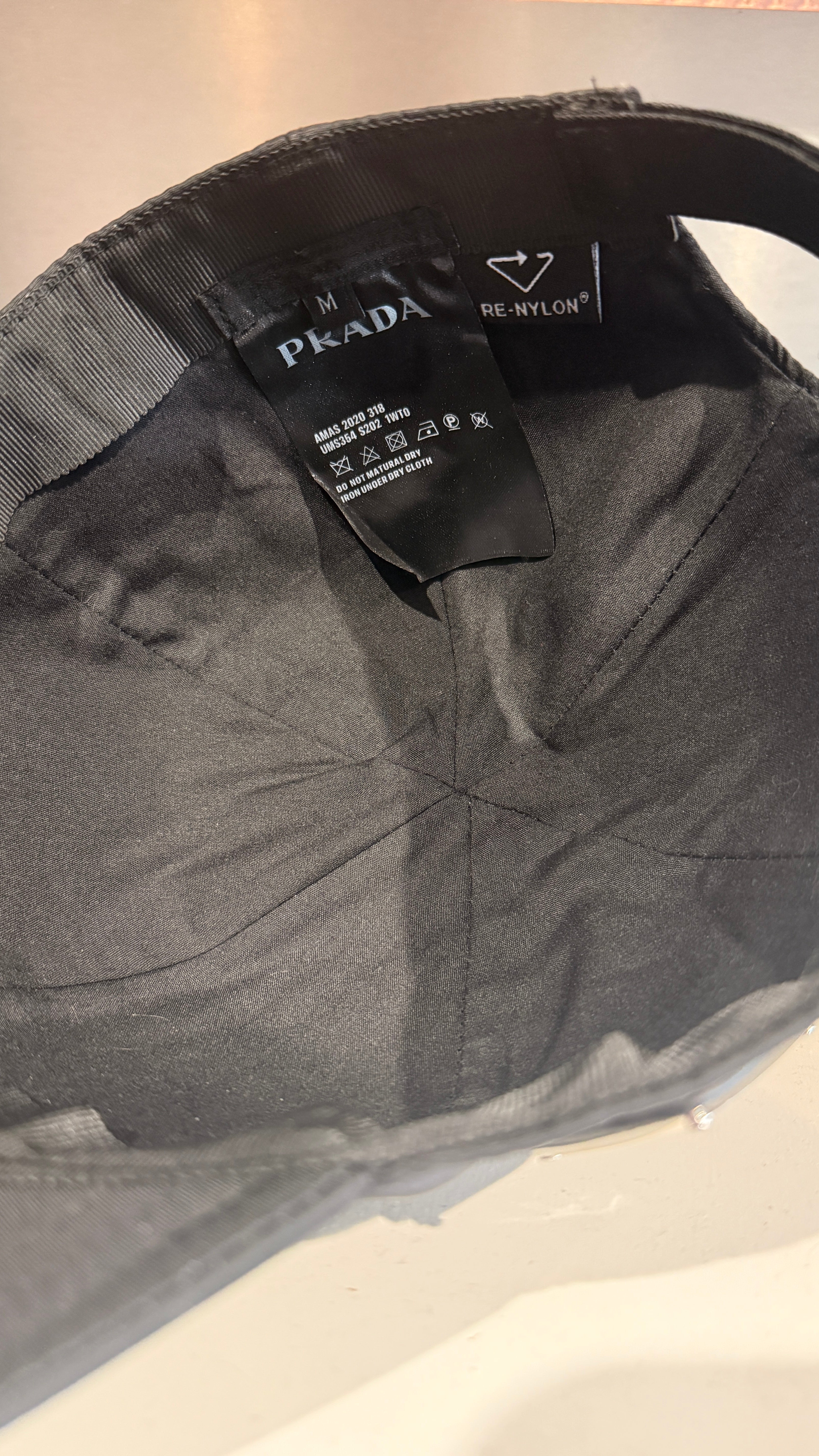 Casquette Prada Milano Noir – Plaque Triangle Iconique