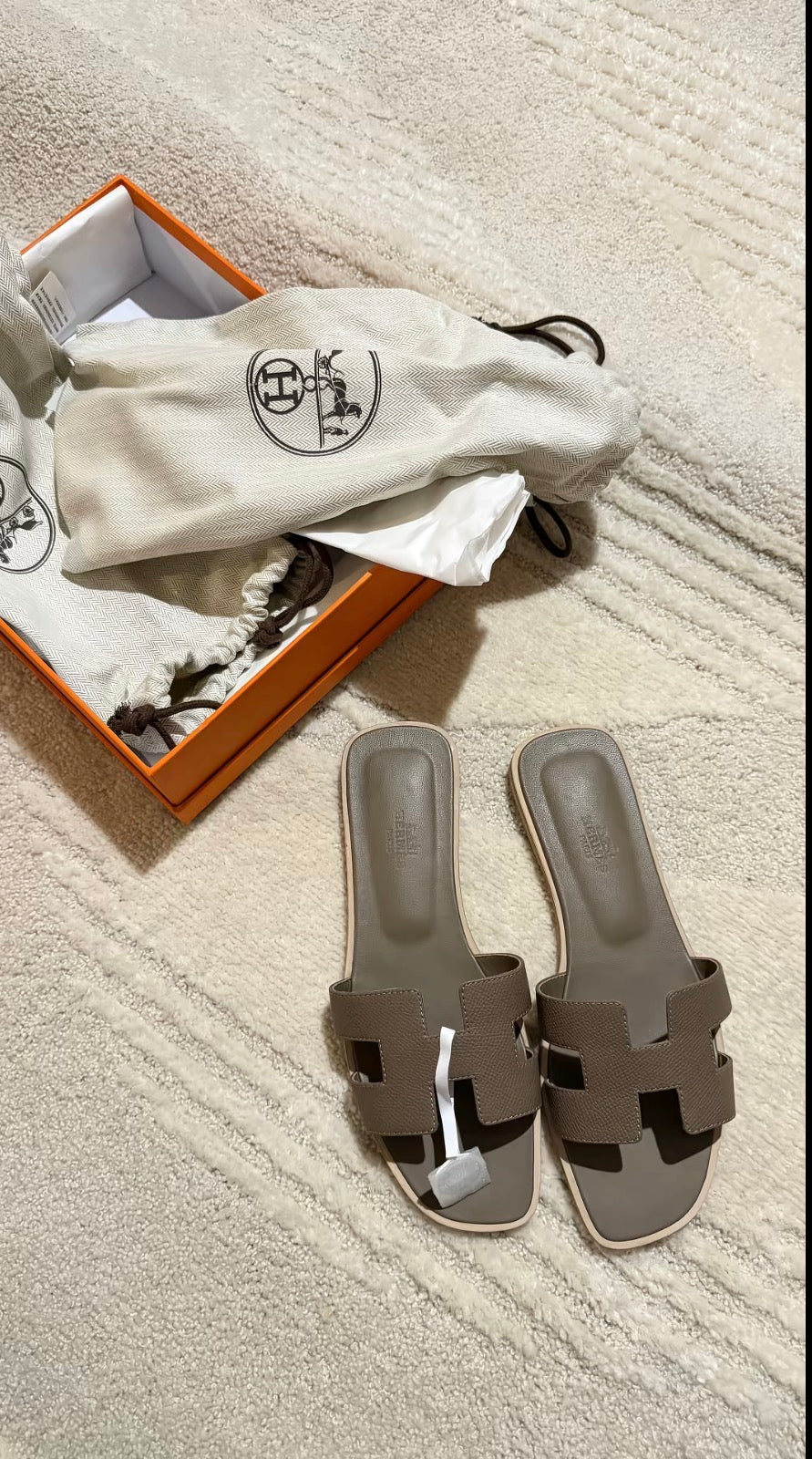 Claquettes Hermès Oran – Élégance & confort premium