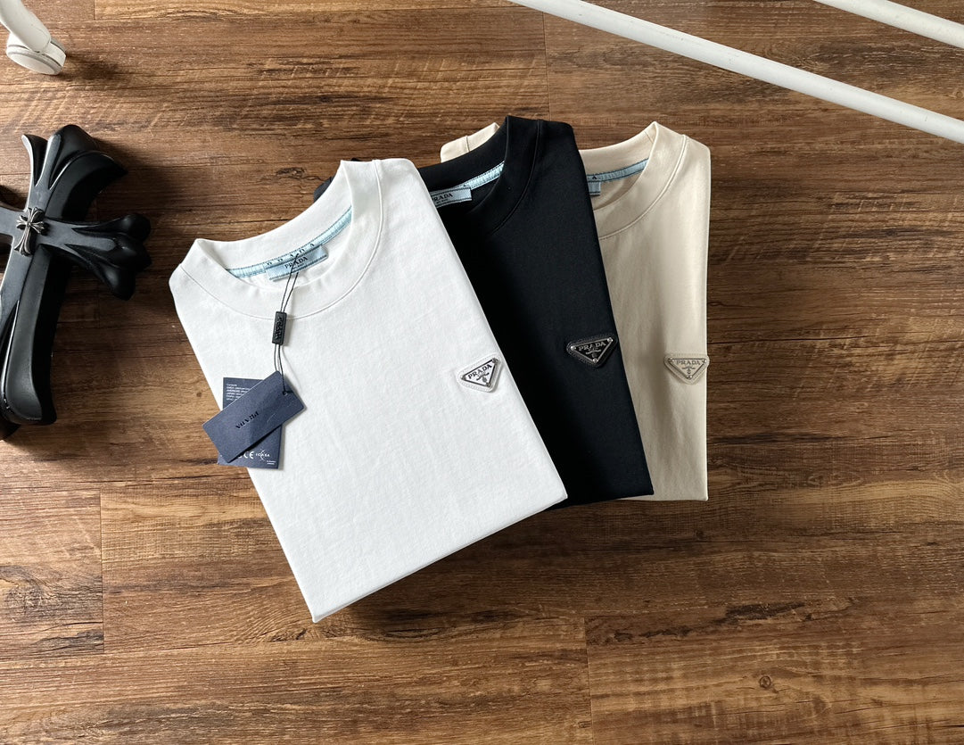 T-Shirt Prada Triangle Premium – Collection Essential