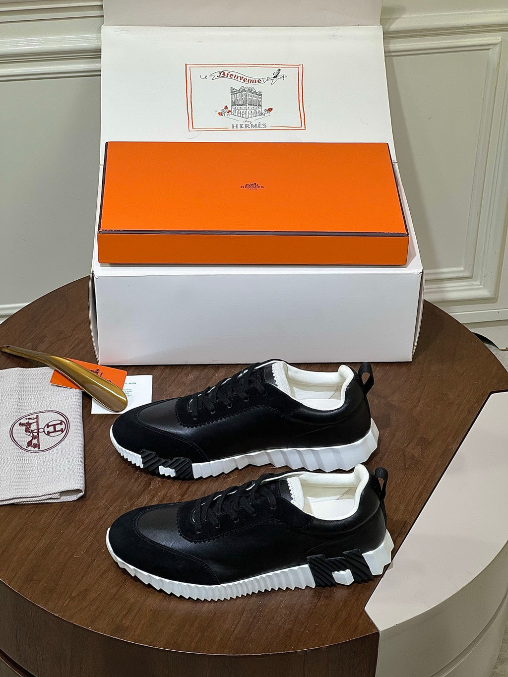 Hermès Bouncing Noires & Blanches – Sneakers Premium