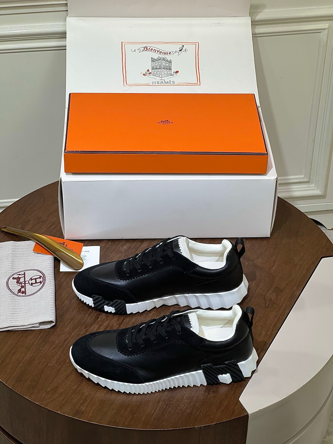 Hermès Bouncing Noires & Blanches – Sneakers Premium